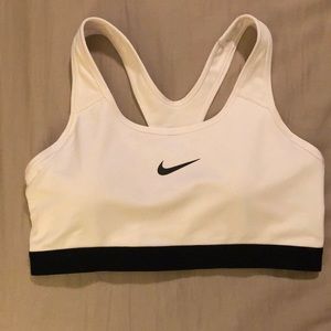 New without tags NIKE sports bra L
